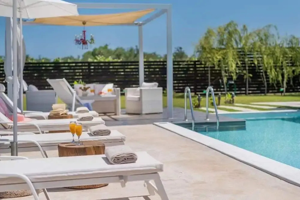 Madini Luxury villa with private Heated pool
