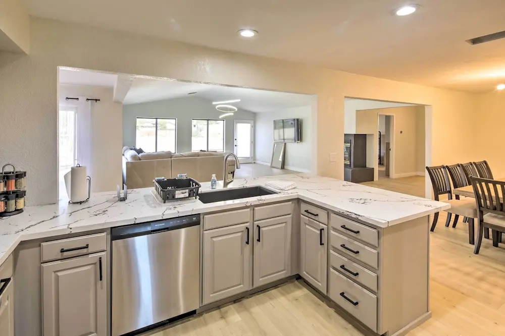 Modern Lake Havasu Retreat: Lake & Mountain Views!