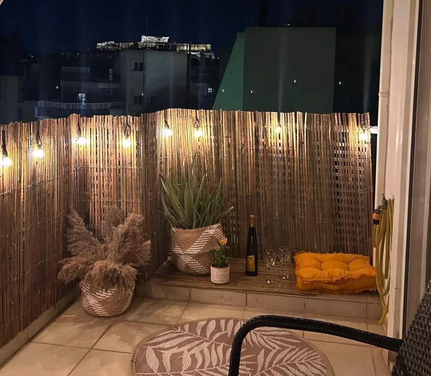 Central & Comfortable, with Acropolis view