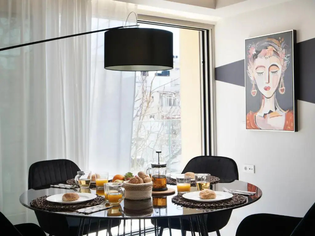 The H Experience - Stylish 2BD apt with balcony in Heraklion center