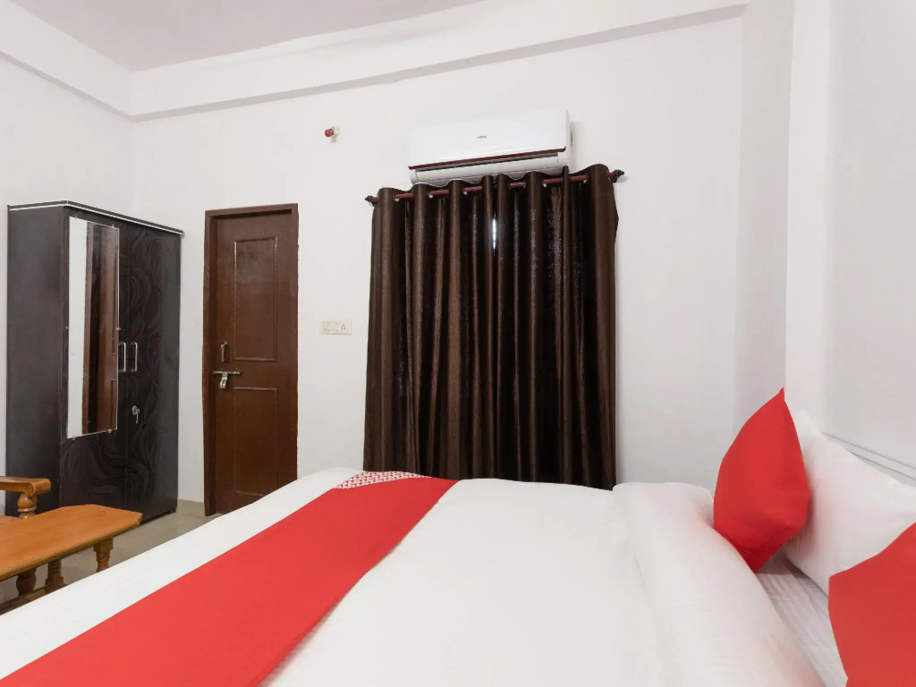 OYO 28691 Hotel Golden Star
