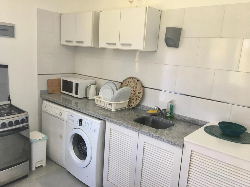 Apartamento con excelente ubicación, vista al Rio y Piscina climatizada