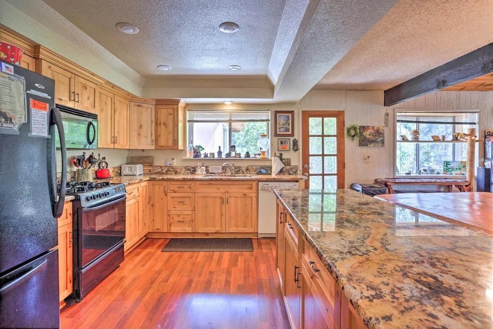 Gorgeous Oakhurst Retreat w/ Swimming Hole!