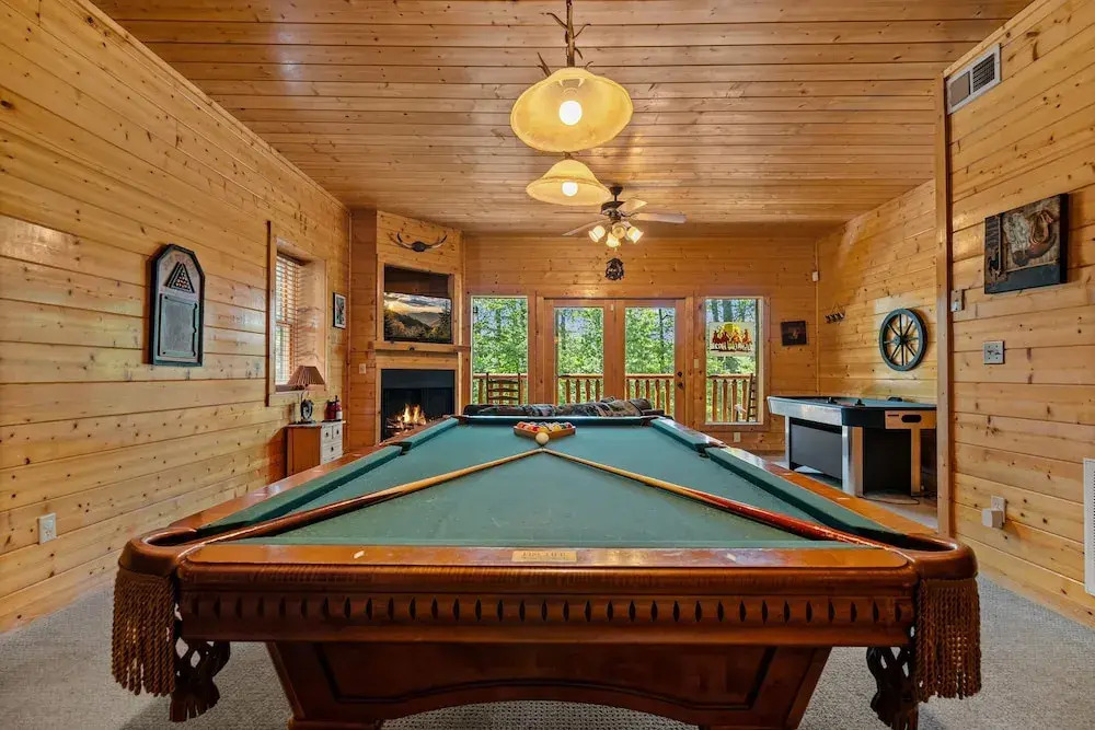 Luxurious Nine Bears Home Minutes Away to Gatlinburg by Redawning