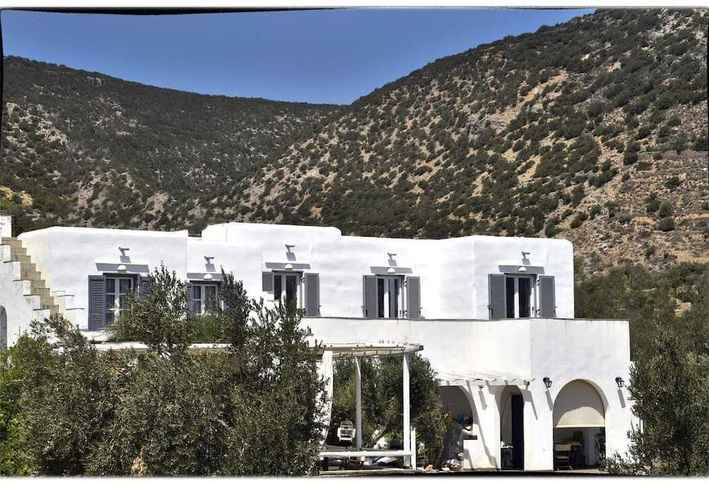 Theasis Sifnos Apartments