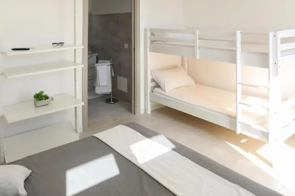 VILLA LEONARDO SAN FOCA - Room, Pool & Restaurant