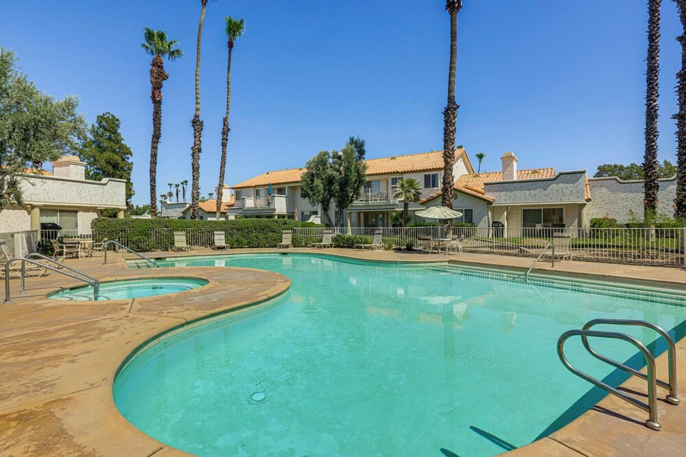 Palm Desert Golf Getaway w/ Views + Resort Perks