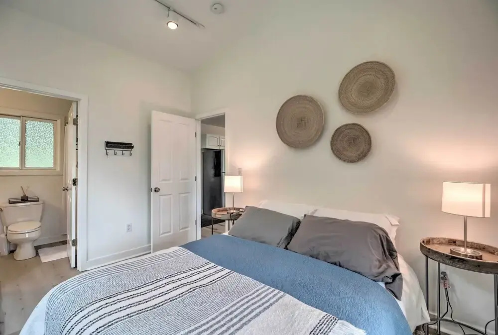 Airy & Bright Hideaway Near Smugglers' Notch!