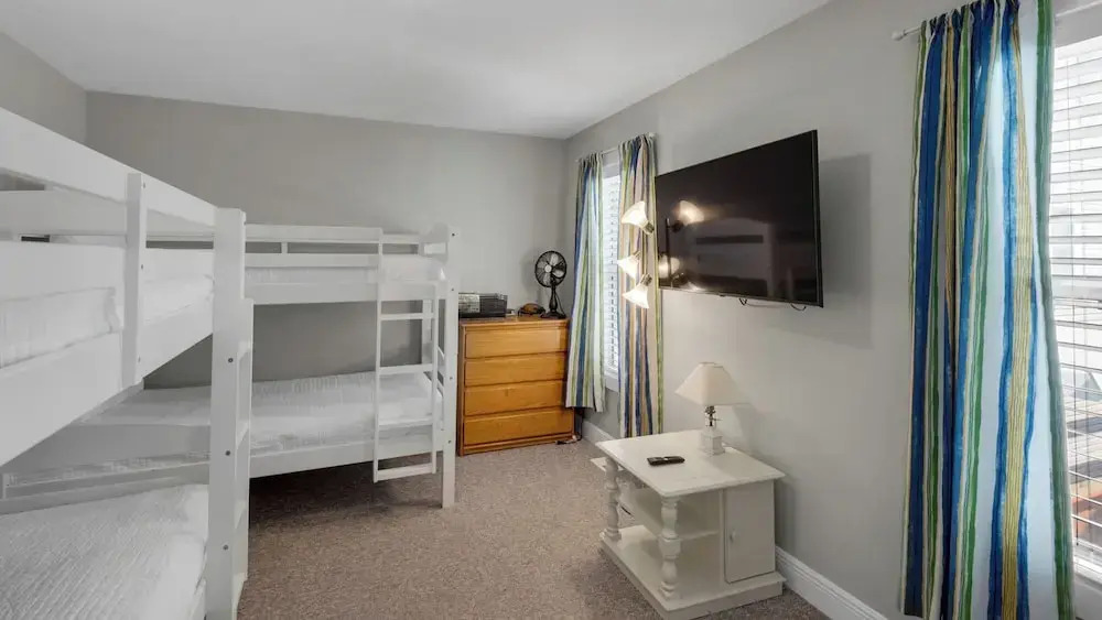 2 Minutes to Beach & Next to Pool - Free Beach Setup, Sleeps 12