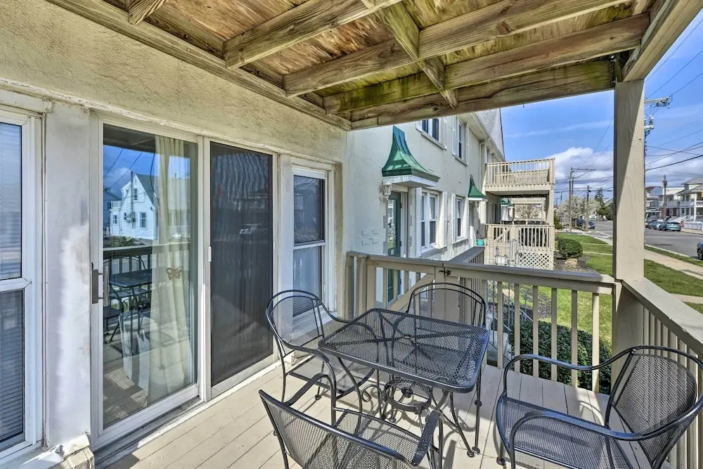 Wildwood Crest Condo: 2 Blocks to Beach!