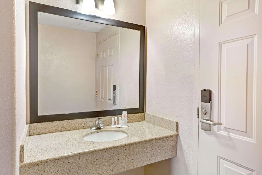 Howard Johnson by Wyndham Galveston