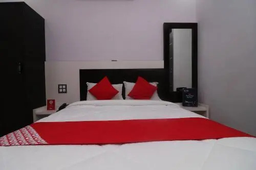 Cocktail Hotel by OYO Rooms