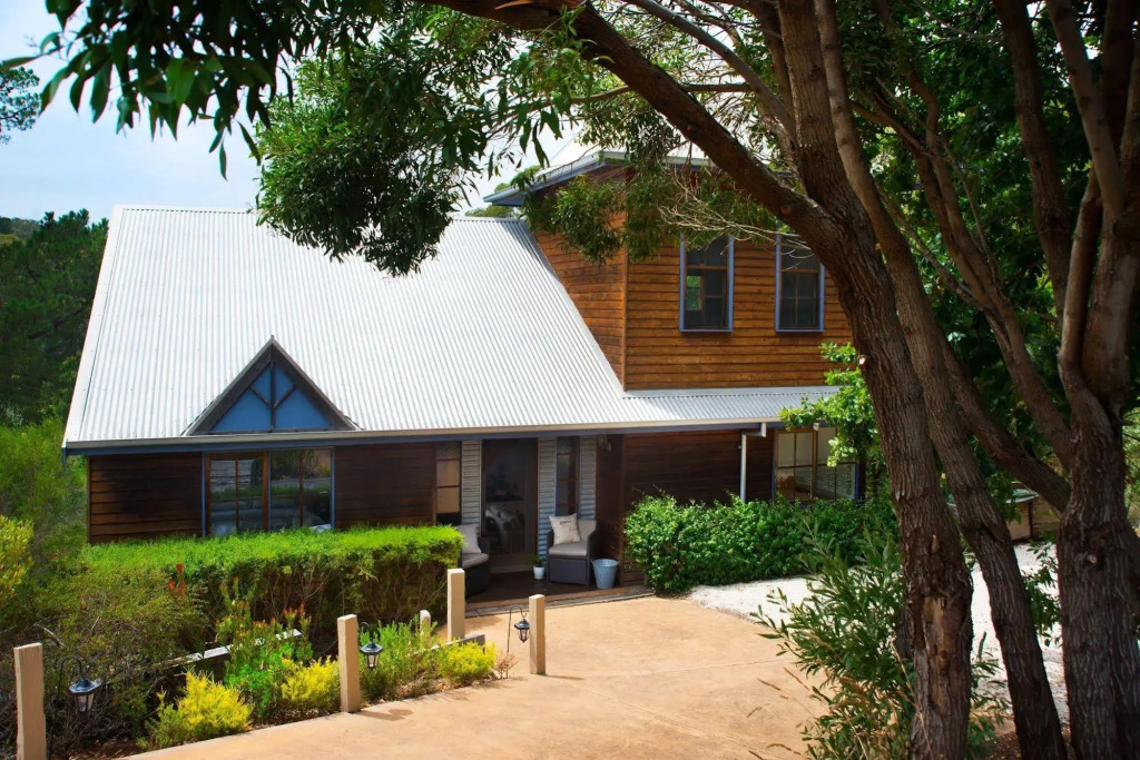 French Cottage- 2 bedrooms with huge spa