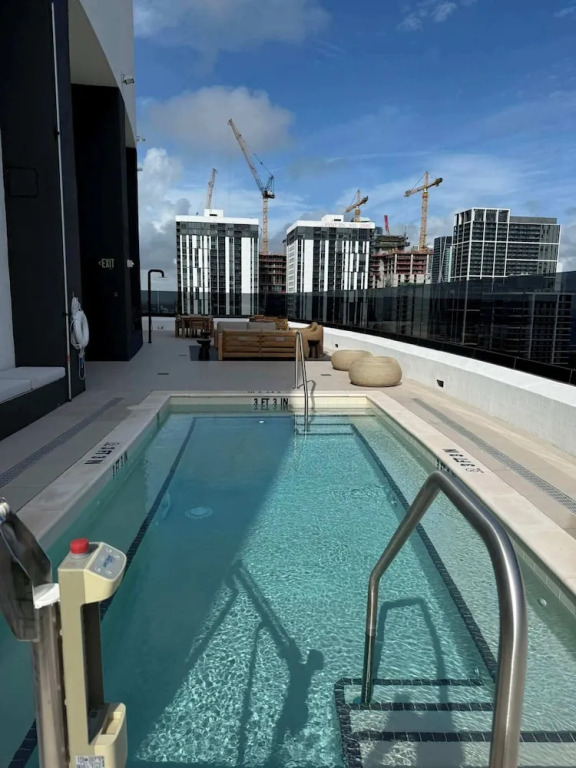 Downtown Miami 1BR Walk to Bayside Kaseya Gym Pool
