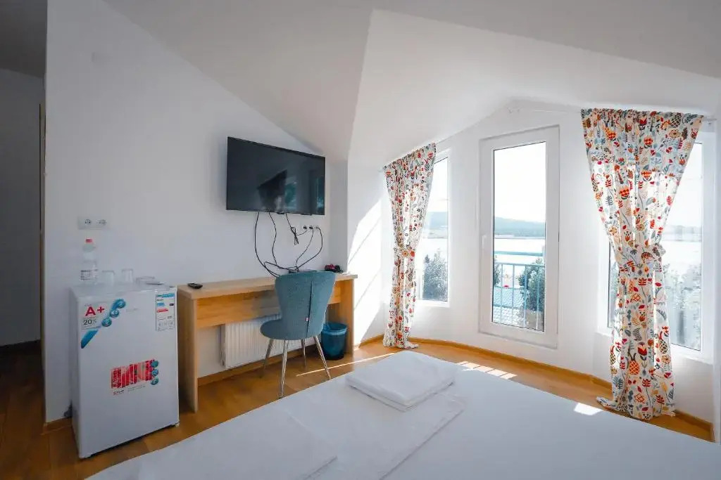 Laguna Boutique Hotel Bazaleti Lake
