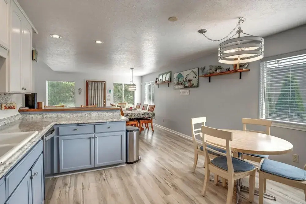 Relaxing Lincoln City Coastal Escape Near Beach!