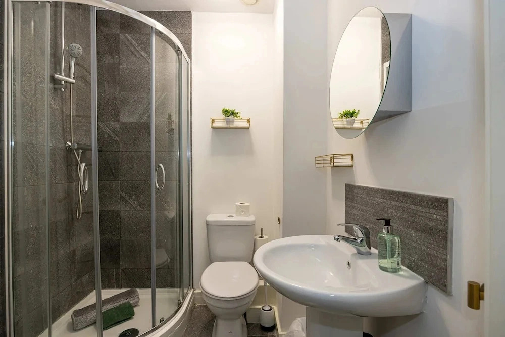 Spacious 2 bed apt Near Media City and Old Trafford