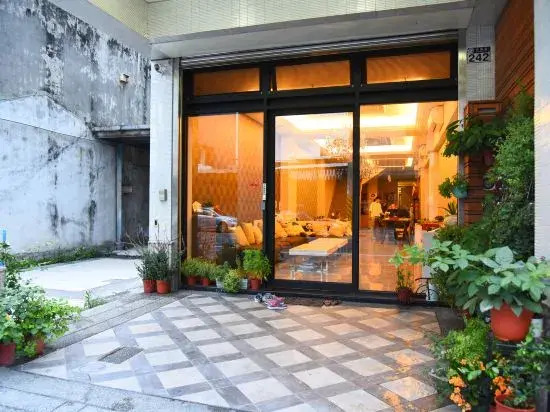 Fall In Love With Paris Hostel