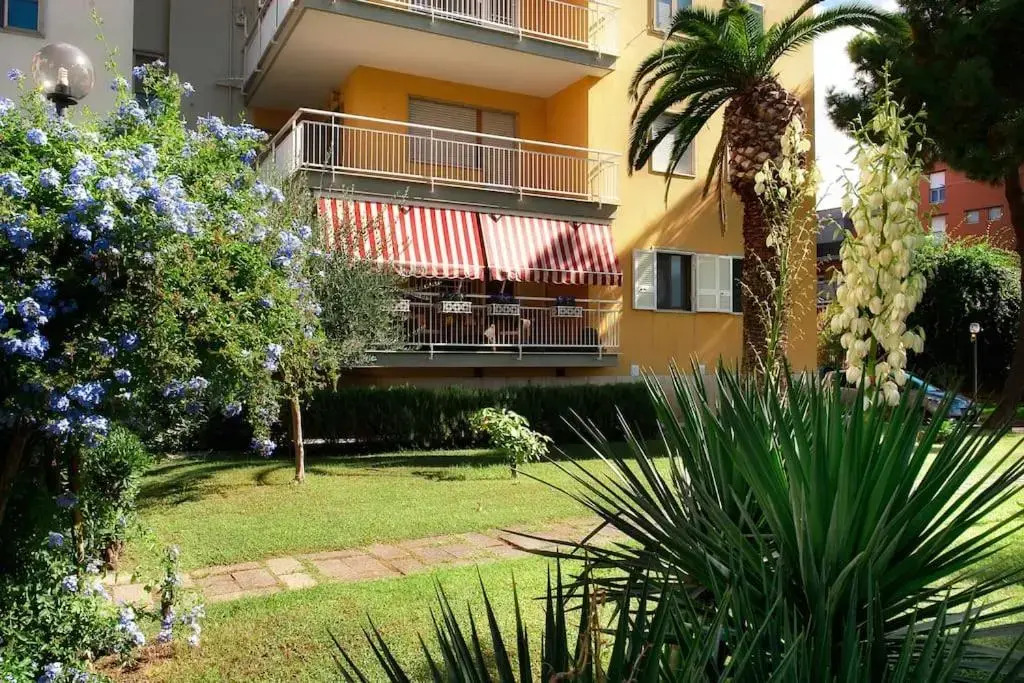 Villa Regina Home