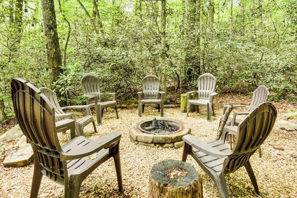 5 Mi to Unicoi State Park & Lake: Hot Tub Haven!