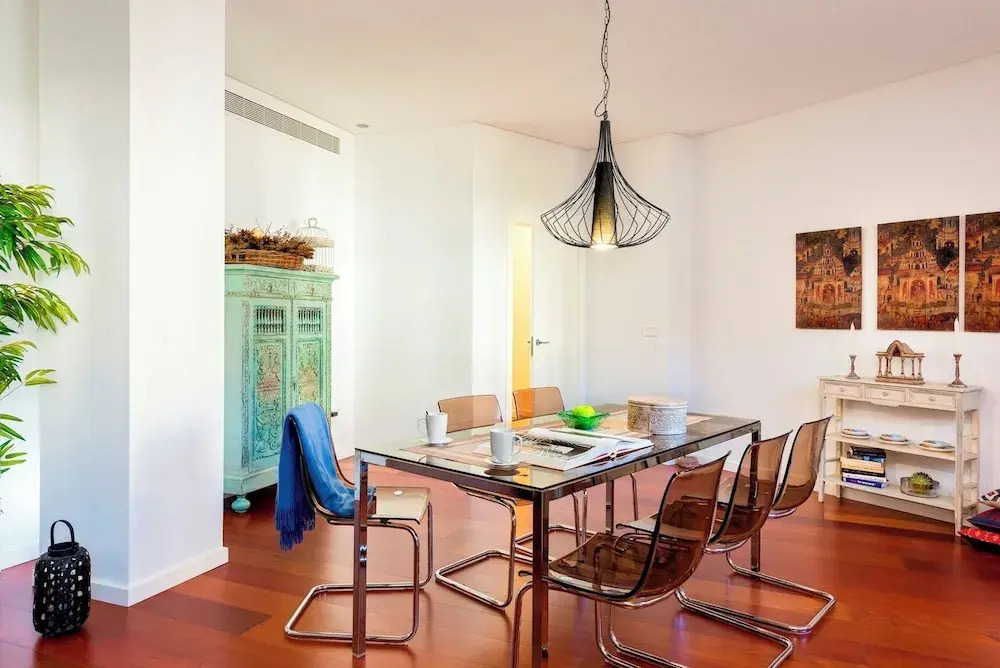 Large and Beautiful 4 BD Apartment in Front of the Cathedral Cabildo IV