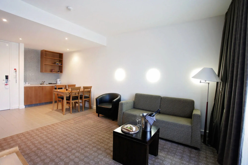 Golden Pebble Hotel