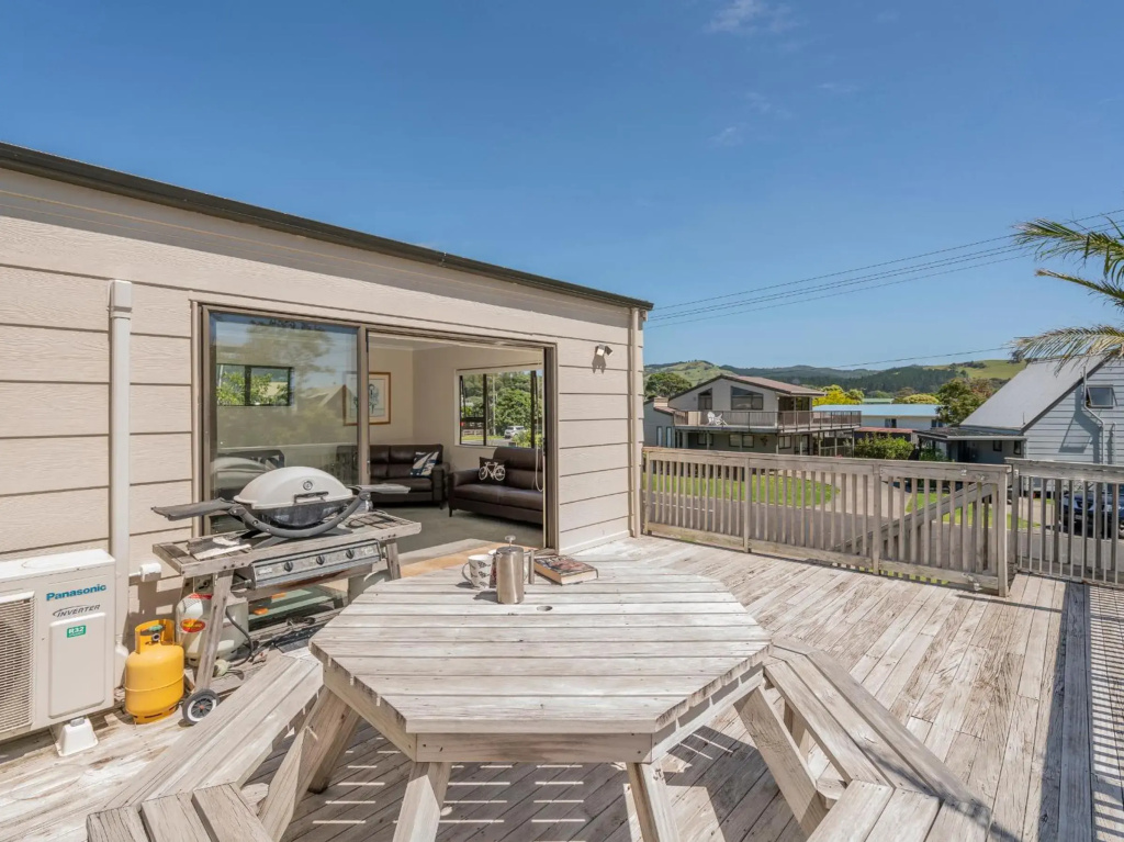 Surf Stay - Whitianga Holiday Home