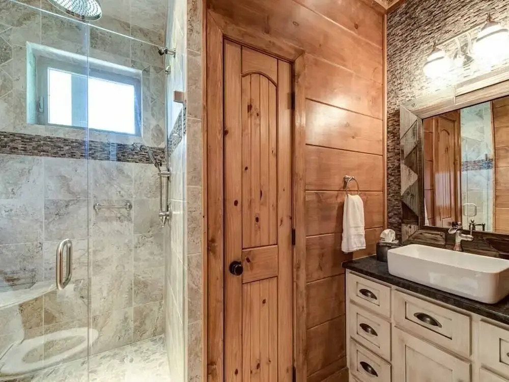 Bear Elegance - Three Bedroom Cabin