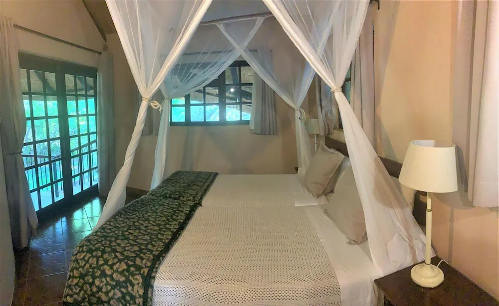 Family Lodge in Natural African Bush - 2115