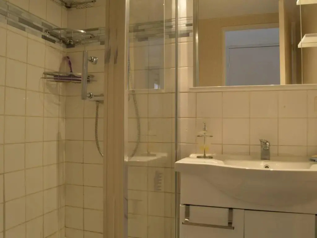 Maison 3 pièces + mezzanine, climatisée, proche mer, parking privé, animaux acceptés - FR-1-225-224