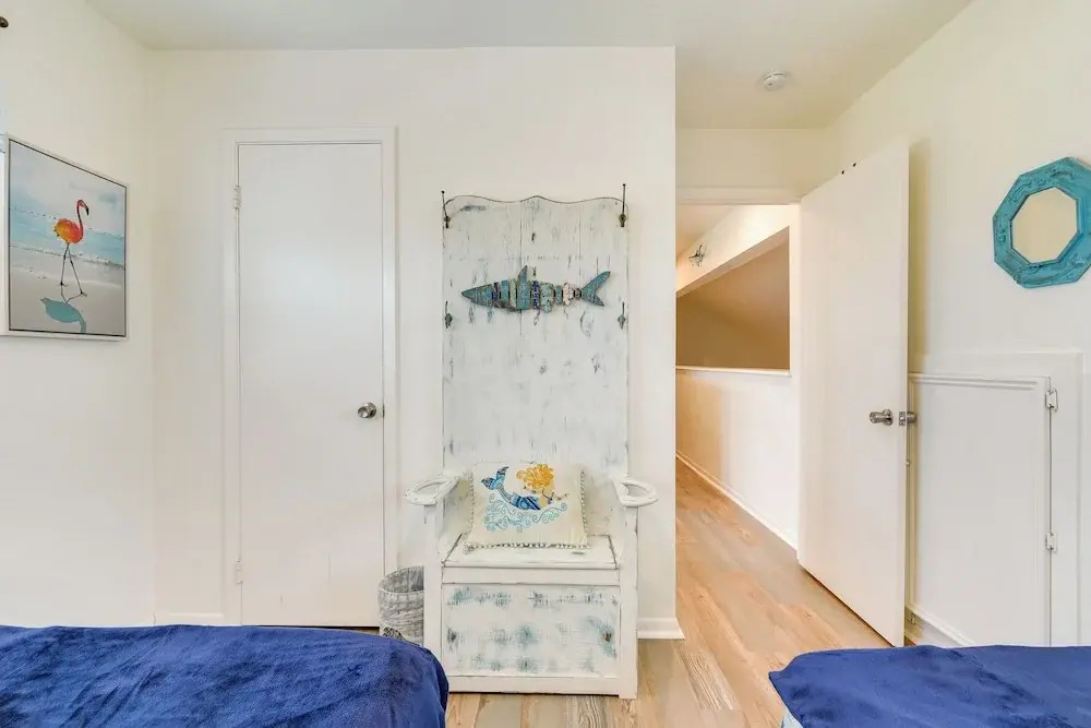 Pet-friendly Condo w/ Seasonal Pool in Galveston!