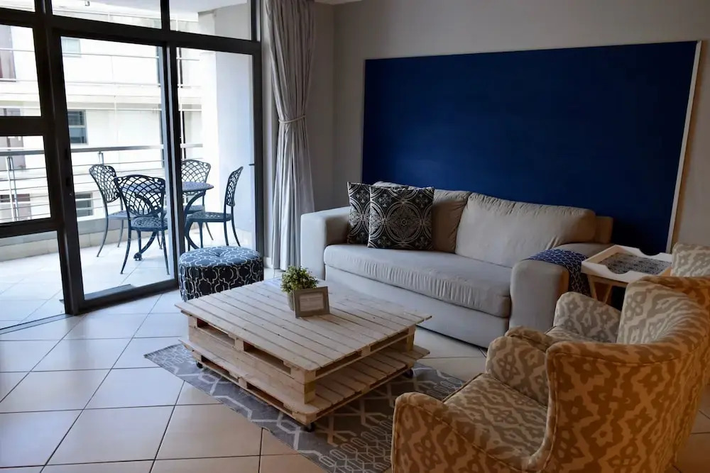 Beach House-style Apartment In City Centre