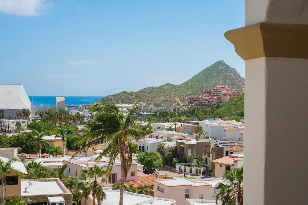 Steps From Downtown & Marina, 6 Bedrooms for 14 People; Villa Victoria