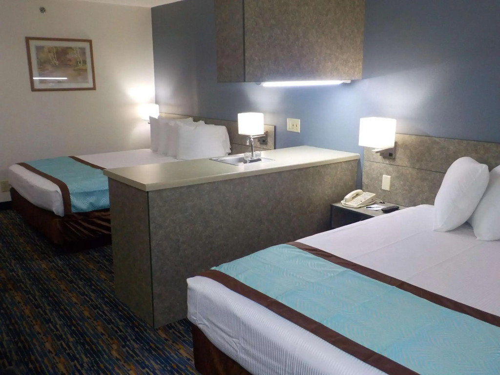 MJ INN and SUITES