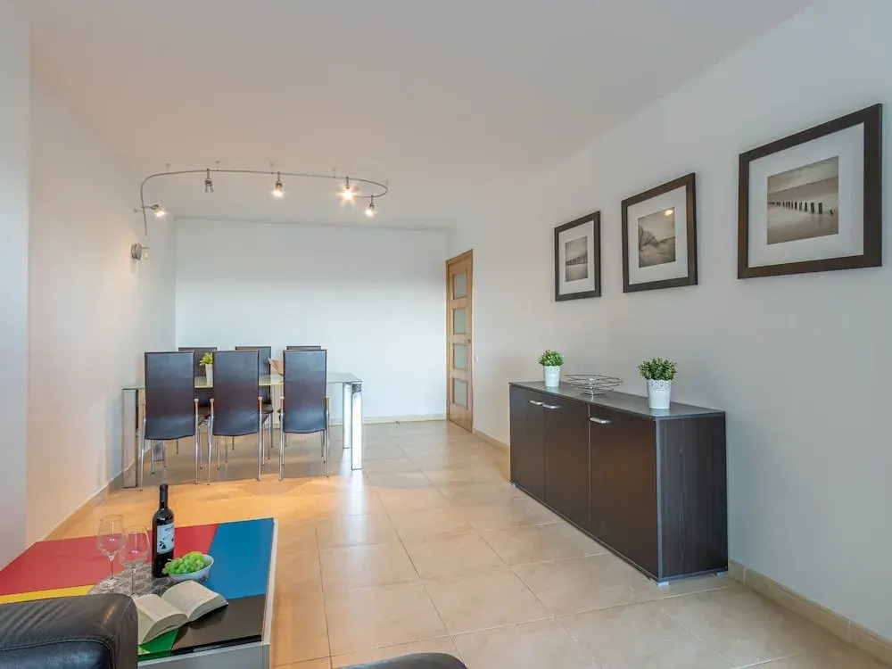 Apartment With 3 Bedrooms, sea Views and Pool