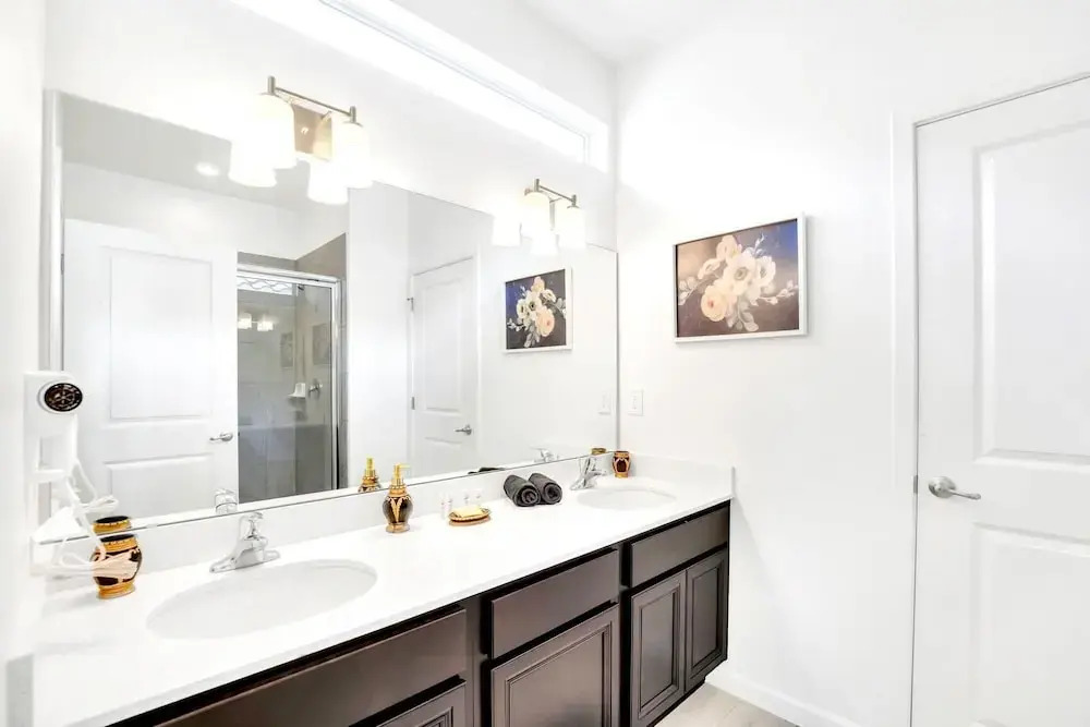 9BR Family Home w Pool Hot Tub- Near Disney