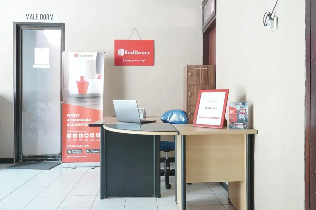 RedDoorz Hostel @ Borobudur Street
