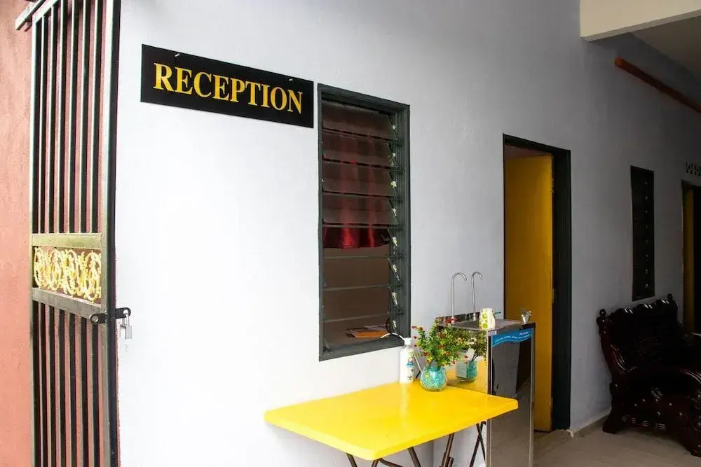 OYO 90206 Parkland Residence Condominium