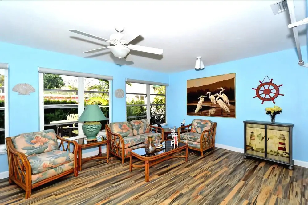 Surf Rider's Cottage 2 Bedrooms 1 Bathroom Condo
