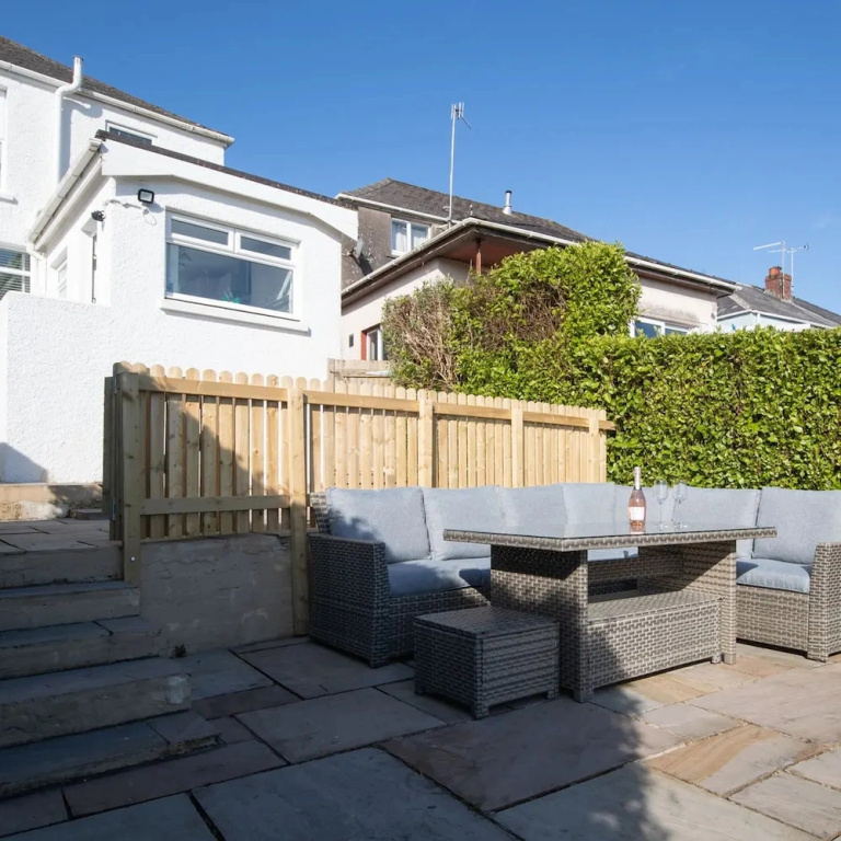 Comfrey Cottage - Lovely Cottage Near the Beach