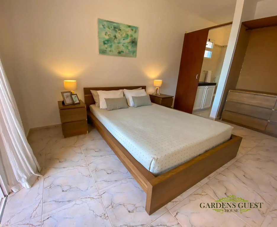 Gardens Guest House-Hostel