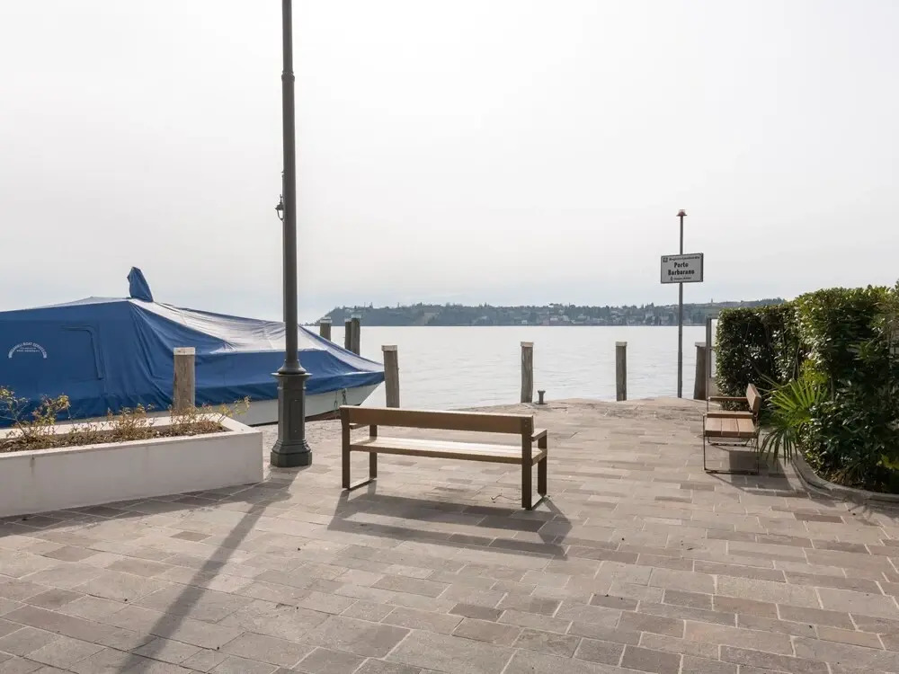 Snug Holiday Home in Salò With Balcony