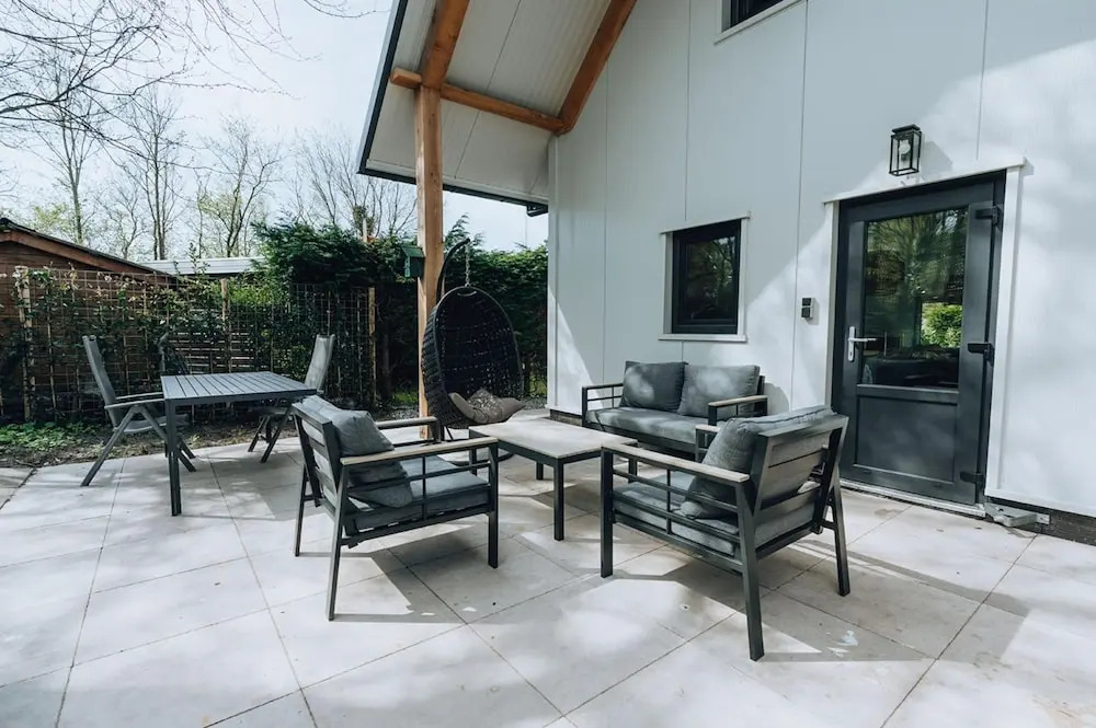 Large, Elegantly Furnished Holiday Home With Lots of Privacy on a Family Park