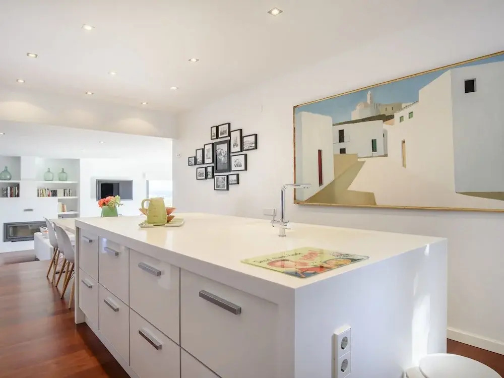 Posh Holiday Home With Pool, Library & Scenic Views in Jesus