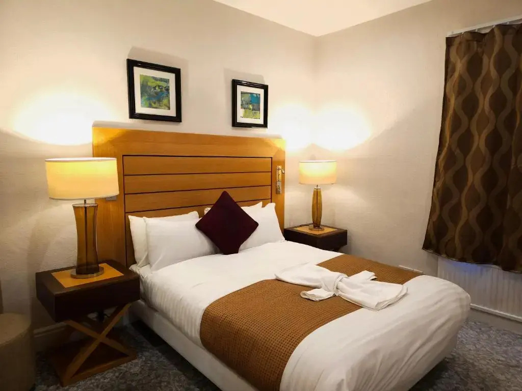 Crown Hotel - Stone, Near Stoke-On-Trent by OYO