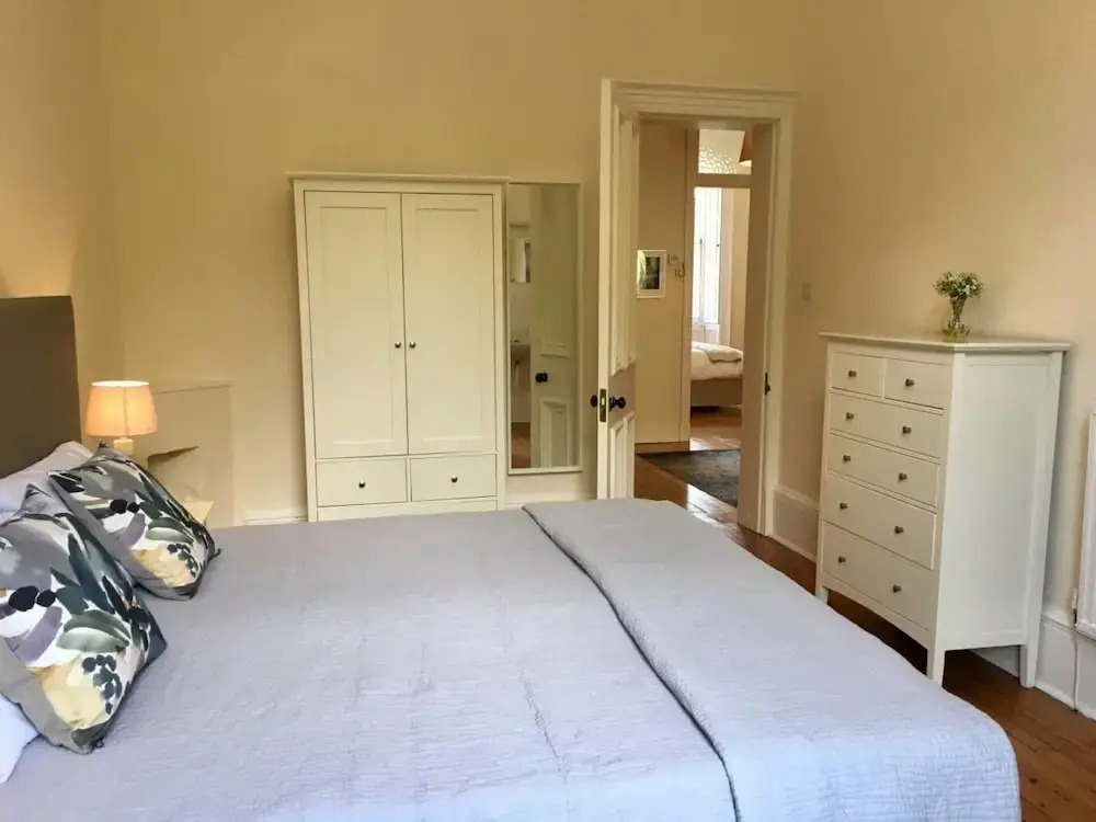 Quiet 2 Bedroom Apartment close to the City Centre