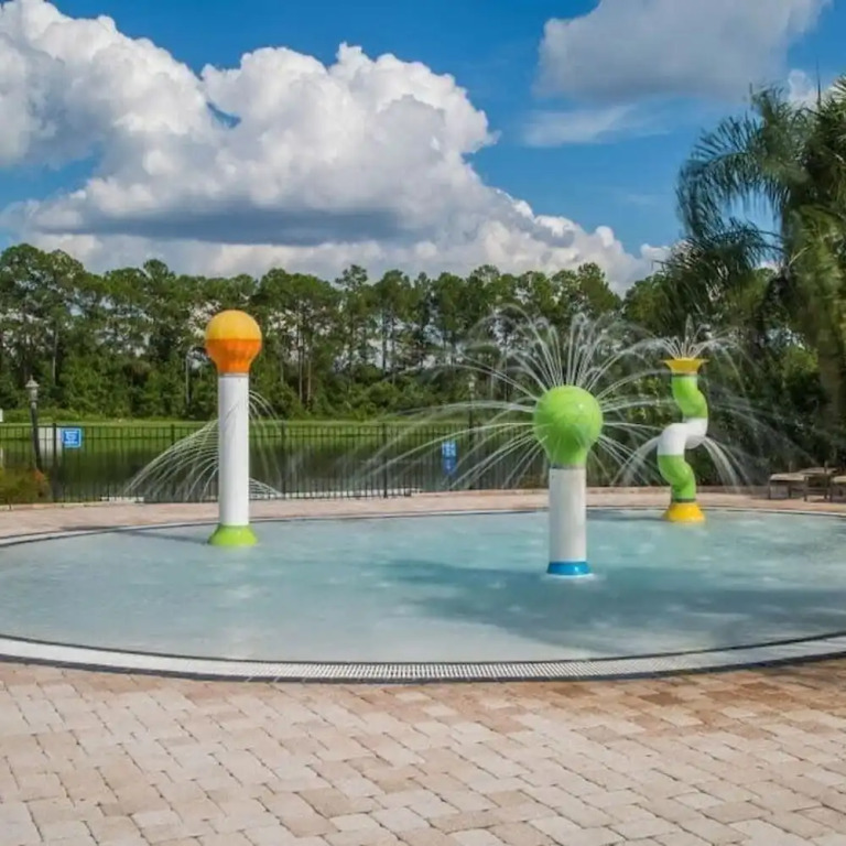 9004 Amazing 5BD With Pool