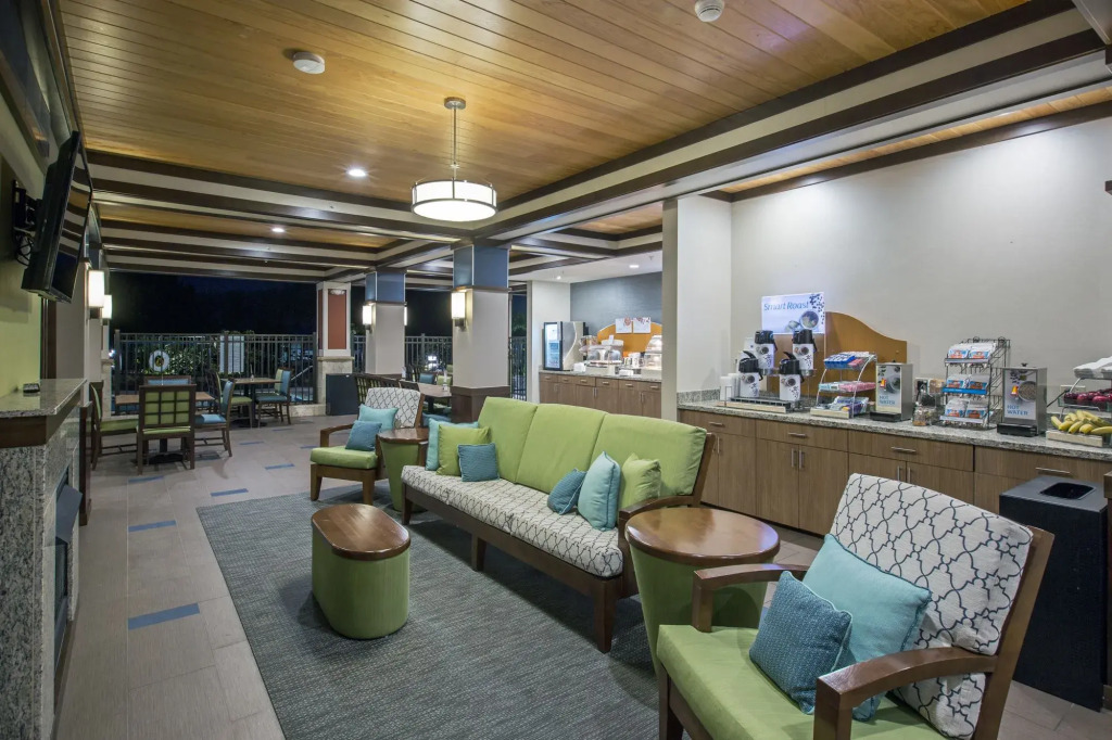 Holiday Inn Express & Suites Kailua-Kona by IHG