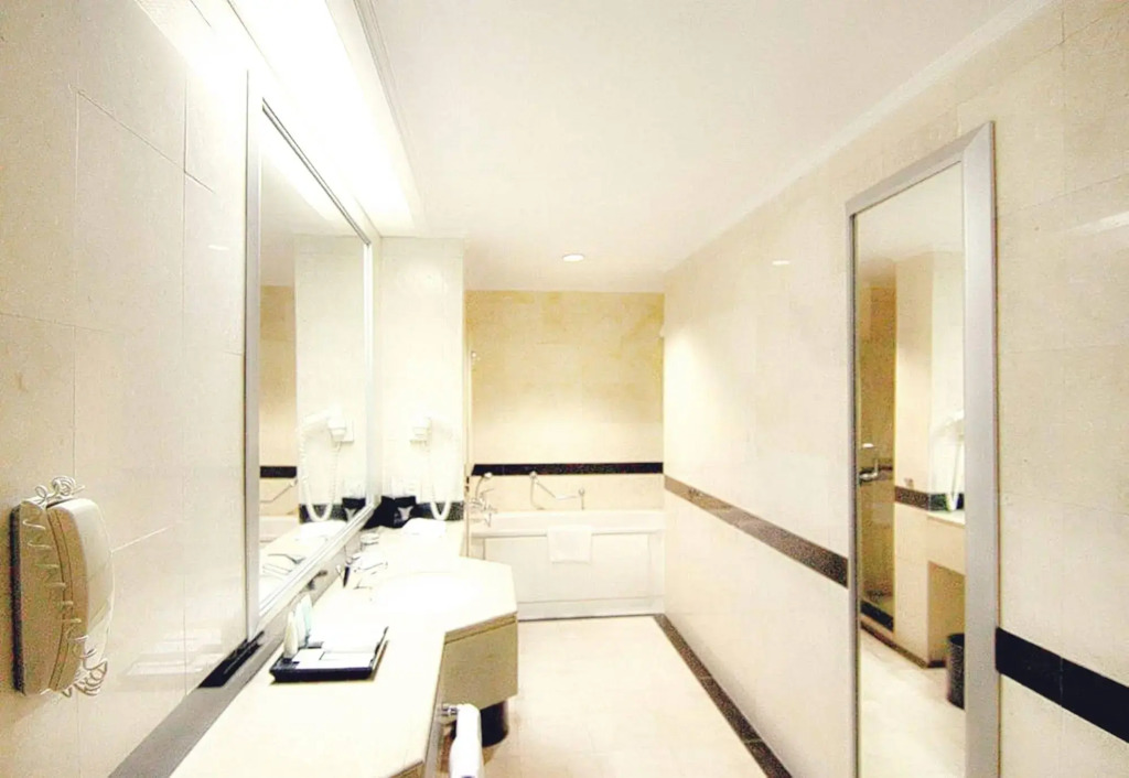 Menara Peninsula Hotel