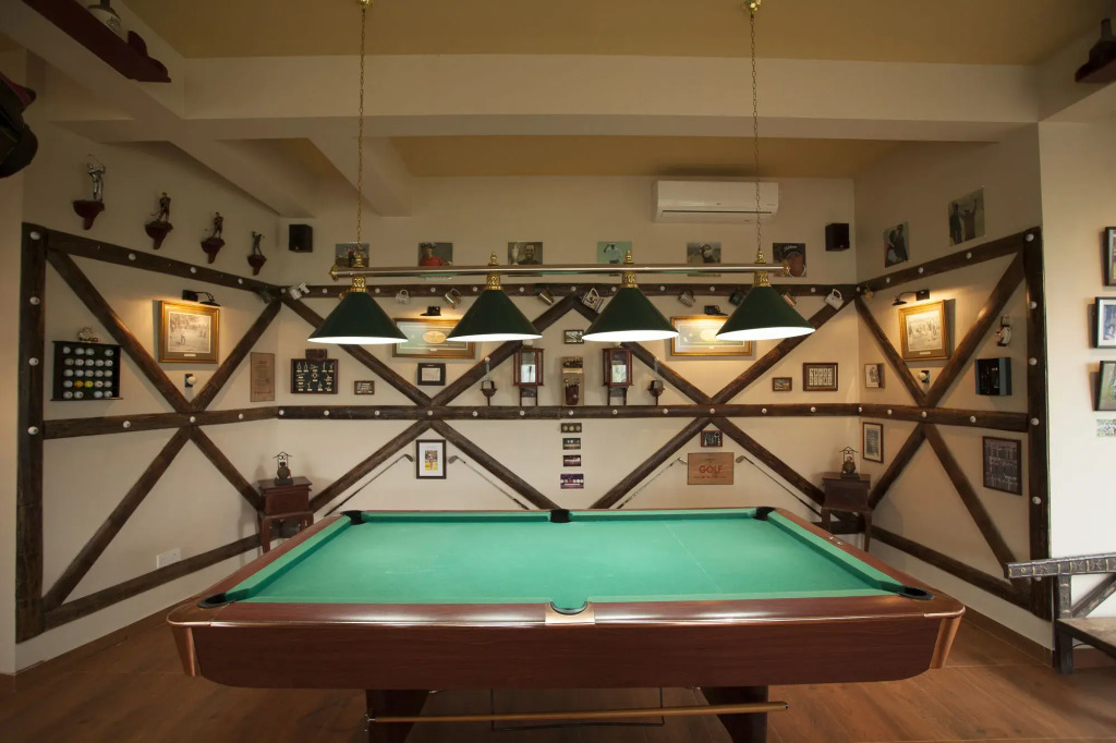 The Albatross, Kandy